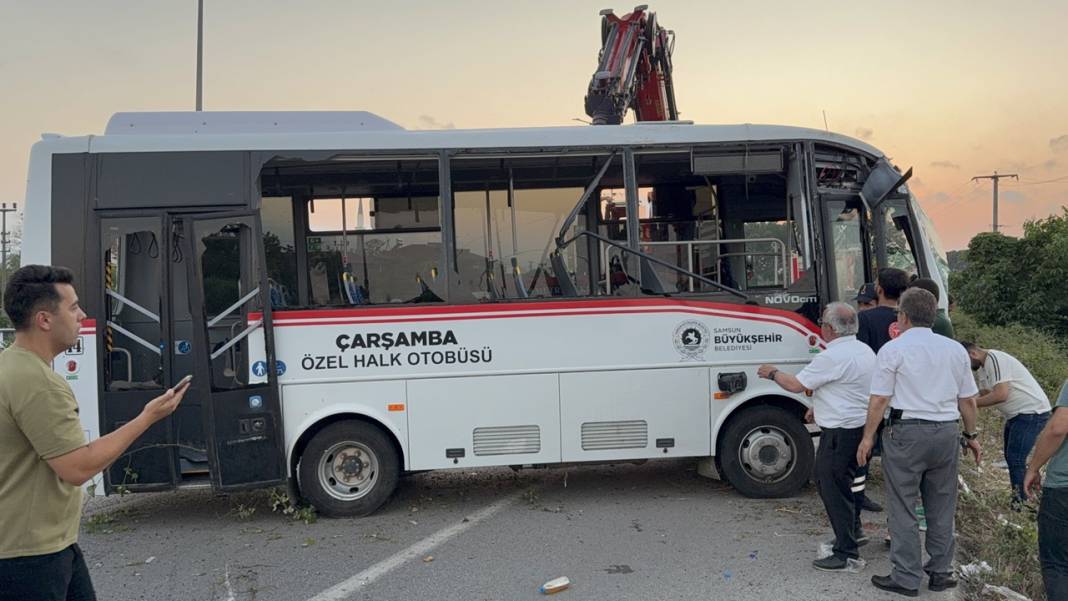 Otobüs devrildi, çok sayıda yaralı var! 2